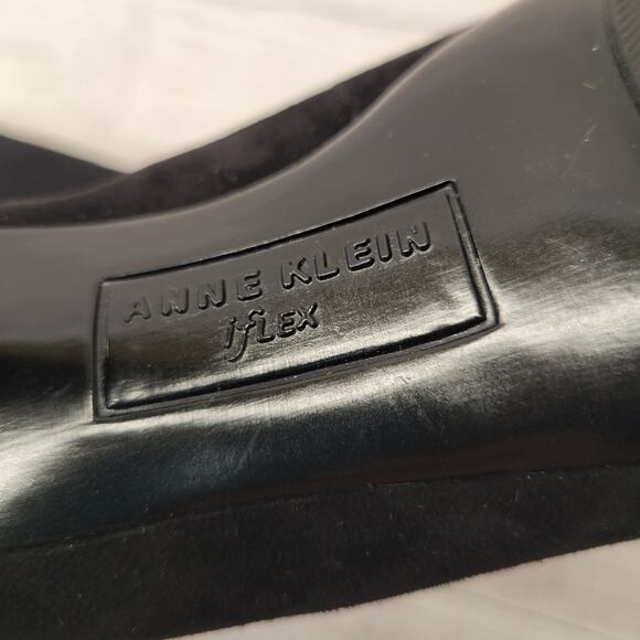 Anne Klein Flex  Black Suede Rounded Toe Pump with Gloss Heels, 8.5 - Picture 8 of 11